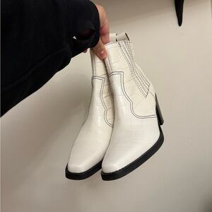 Gannon White Western Boots